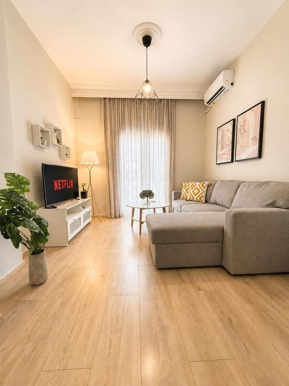 TV and multimedia, Living room, Seating area, air conditioner