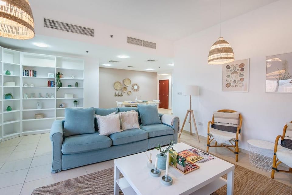 Free housekeeping visits during your stay - StayShort - Modern 2BR Retreat with Breathtaking Views in JBR Apartment in Dubai