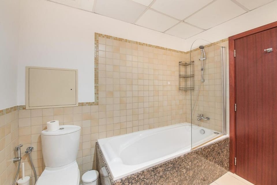 Free housekeeping visits during your stay - StayShort - Modern 2BR Retreat with Breathtaking Views in JBR Apartment in Dubai