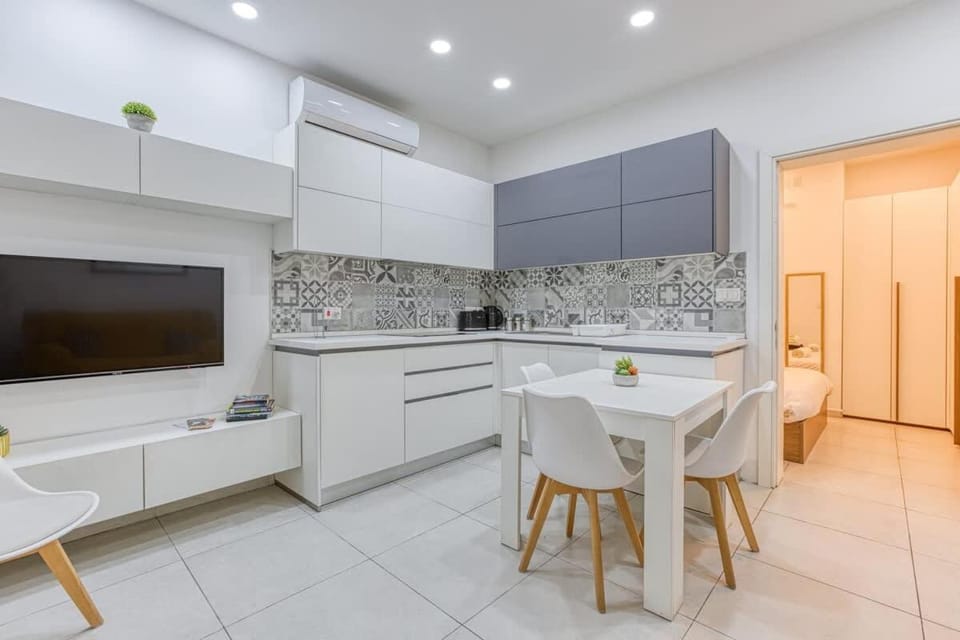 Kitchen or kitchenette, Dining area, dishwasher, minibar, oven, pet friendly, stove