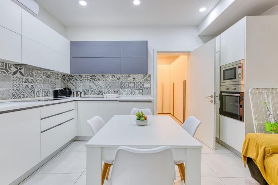 Kitchen or kitchenette, Dining area, dishwasher, minibar, oven, pet friendly, stove