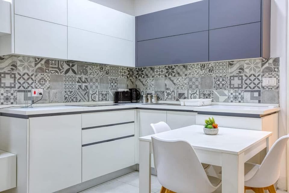 Coffee/tea facilities, Dining area, minibar, pet friendly, stove