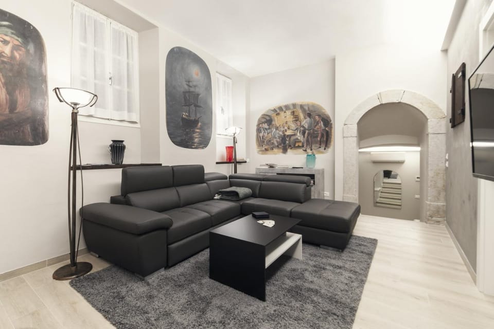 TV and multimedia, Seating area