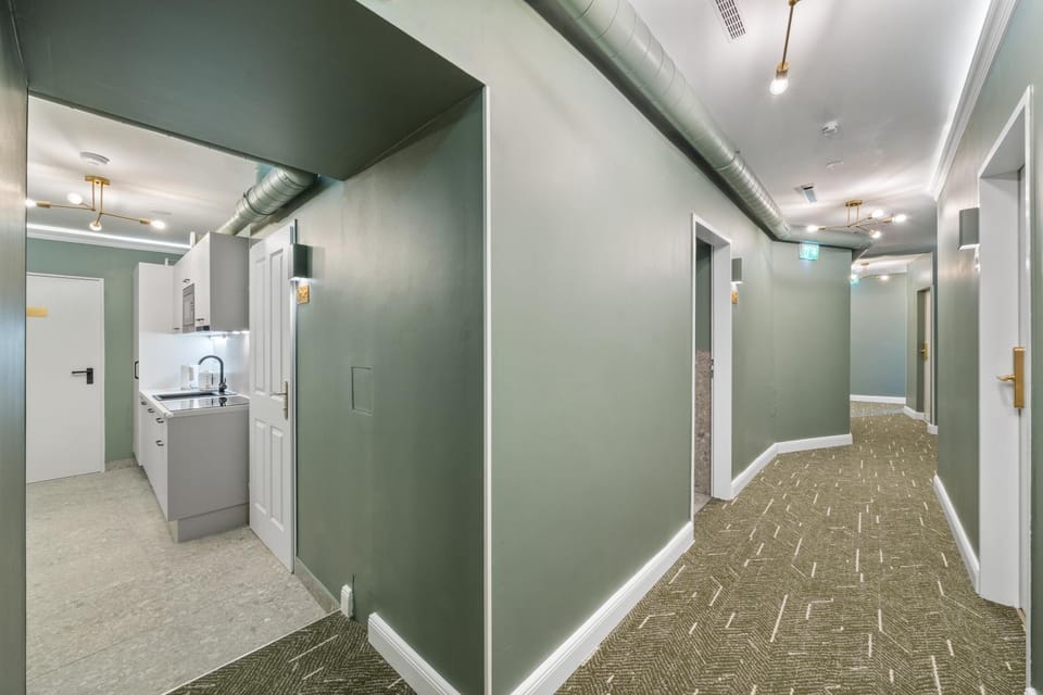 Kitchen or kitchenette, Communal kitchen, kitchen