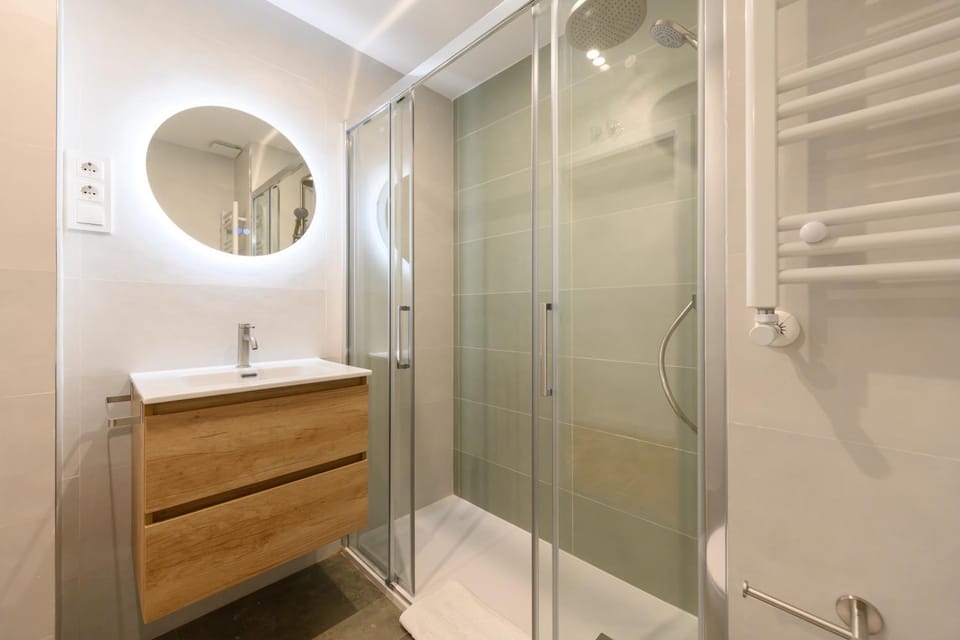 MOS34D7E - Amplio y elegante piso de dos dormitorios con terraza en Madrid - Alquiler temporal Apartment in Madrid