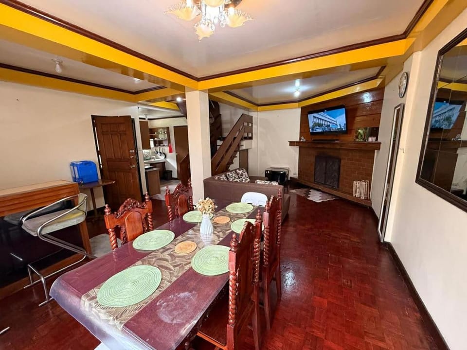 Baguio Transient Villa with Balcony & Fireplace Bed and Breakfast in Baguio