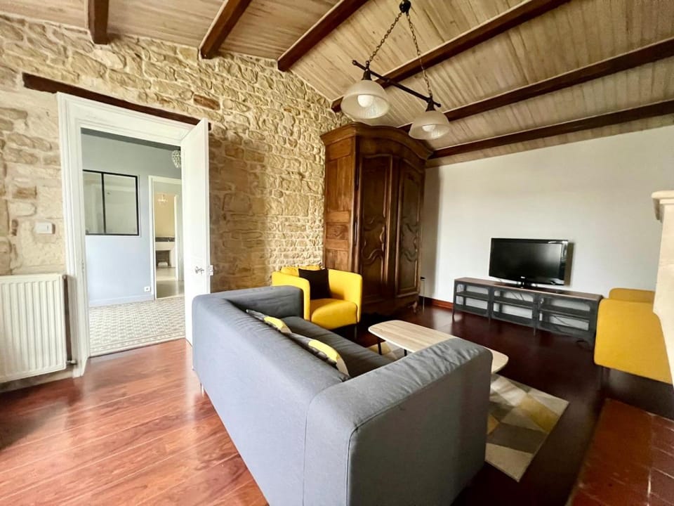 Communal lounge/ TV room, TV and multimedia, Living room, Seating area, Evening entertainment