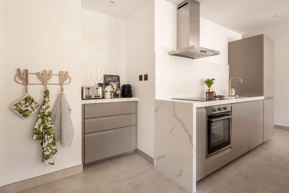 Upgraded apartment just steps away from JBR beach Apartment in Dubai