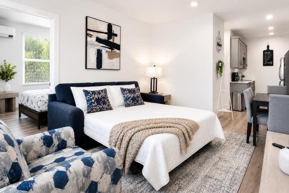 Bed, Living room