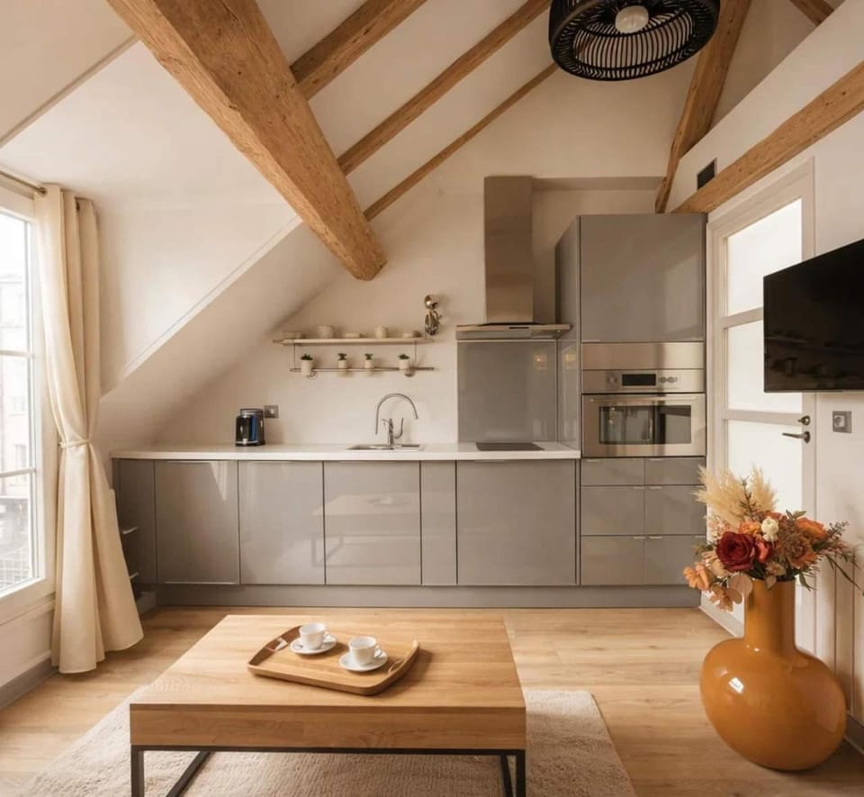 TV and multimedia, Kitchen or kitchenette, Dining area, microwave, oven, stove, toaster, wardrobe