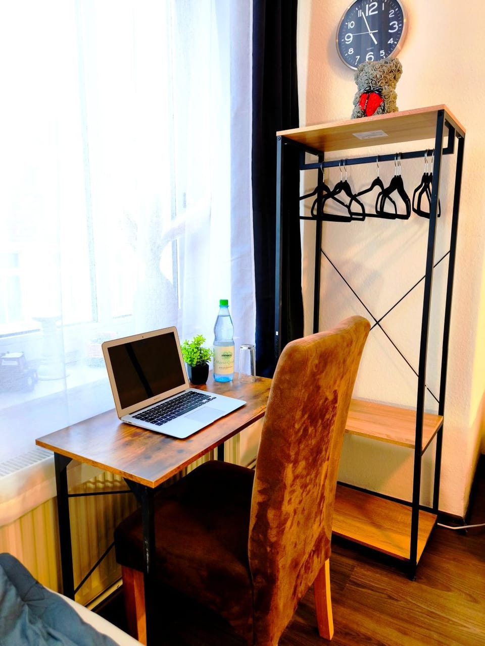 TV and multimedia, Photo of the whole room, Seating area, Bedroom
