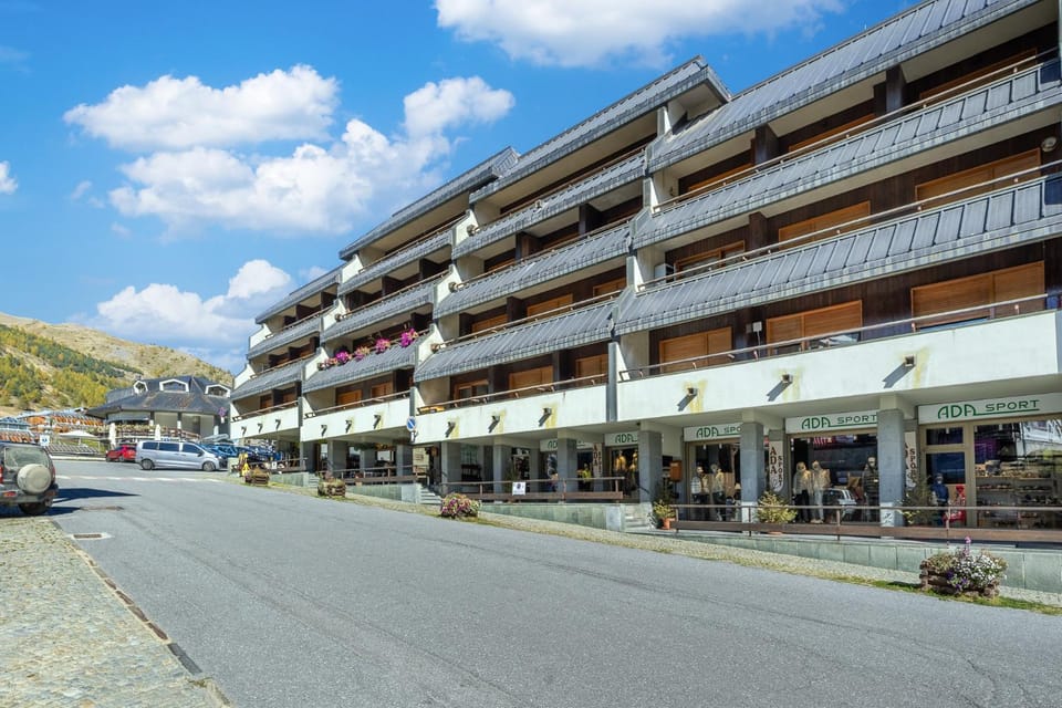 Hostdomus - City Center Apartment Apartment in Sestriere