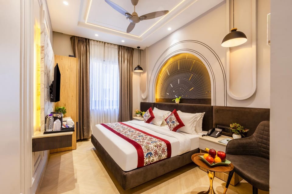 Photo of the whole room, Seating area, Bedroom