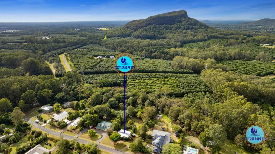 Nearby landmark, Day, Neighbourhood, Natural landscape, Bird's eye view, Mountain view