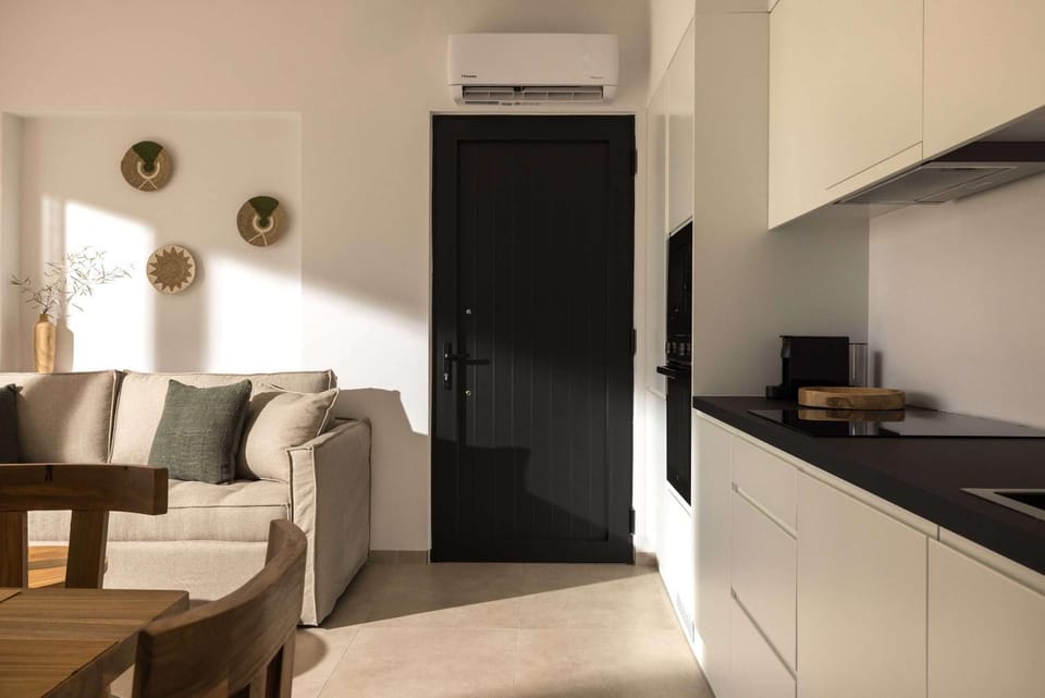 Kitchen or kitchenette, Living room, Seating area