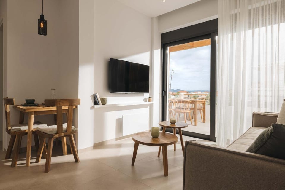 TV and multimedia, Living room, Seating area, Dining area