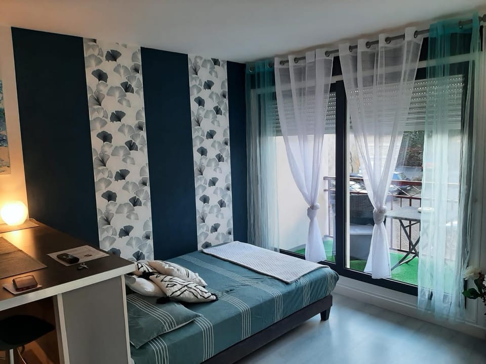 Appartement T1 Hyper Centre avec Balcon Apartment in Bordeaux
