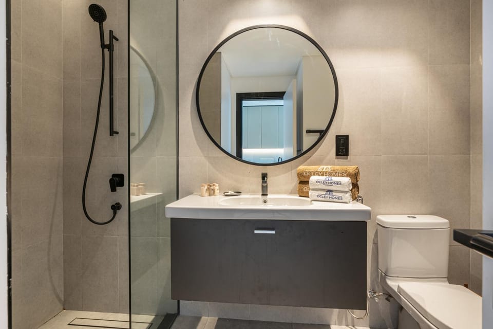 Shower, Toilet, Bathroom, towels