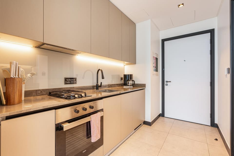 Kitchen or kitchenette, oven, stove