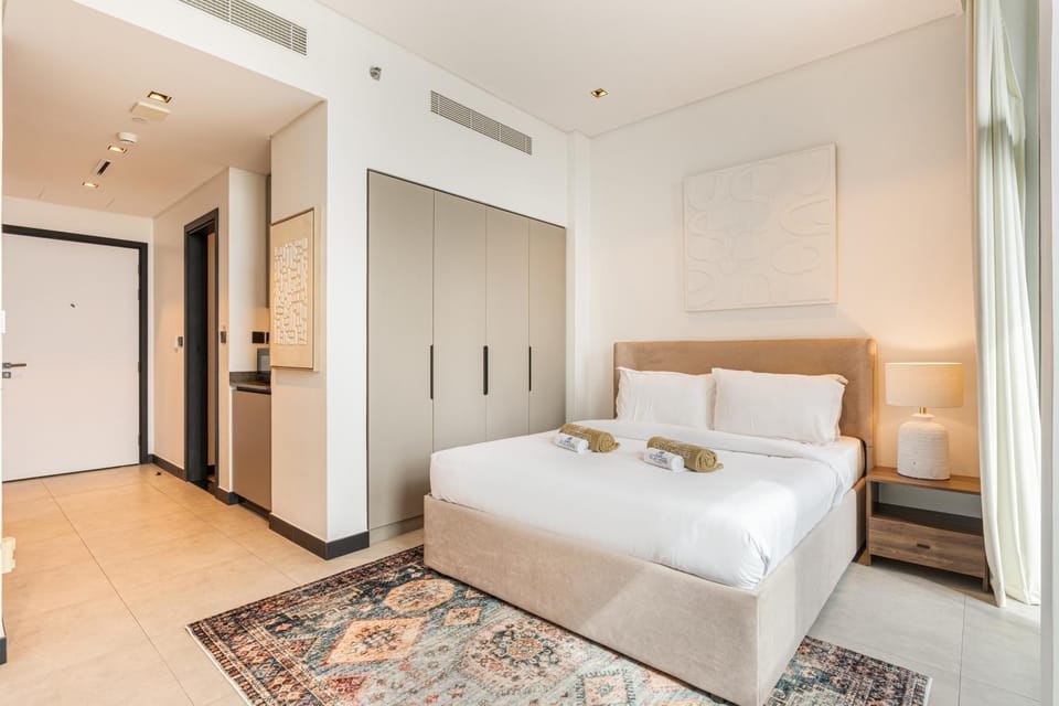 Bed, Photo of the whole room, towels, wardrobe
