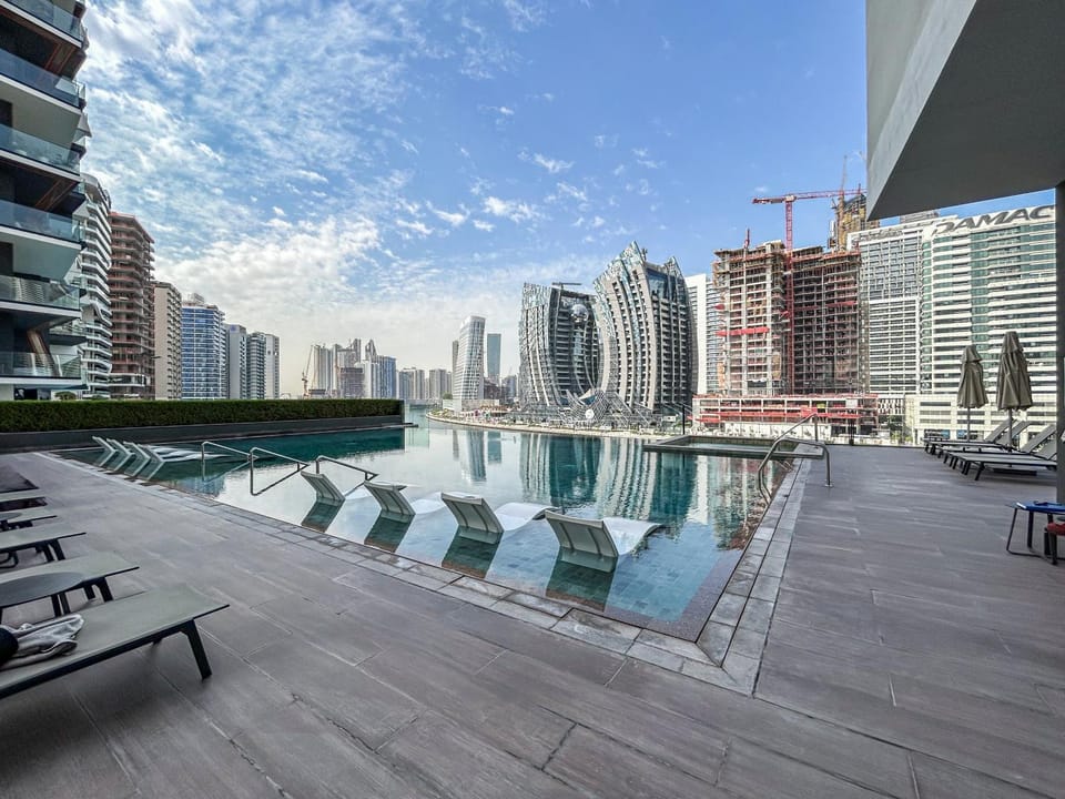 Property building, Day, City view, Swimming pool, sunbed