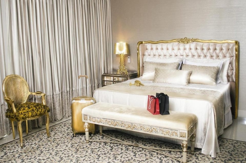 Bed, Photo of the whole room, Decorative detail, Bedroom