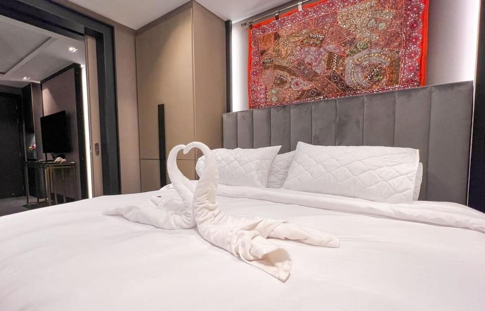 Newly Built 1BR Modern Luxury Condo Apartment in Chiang Mai