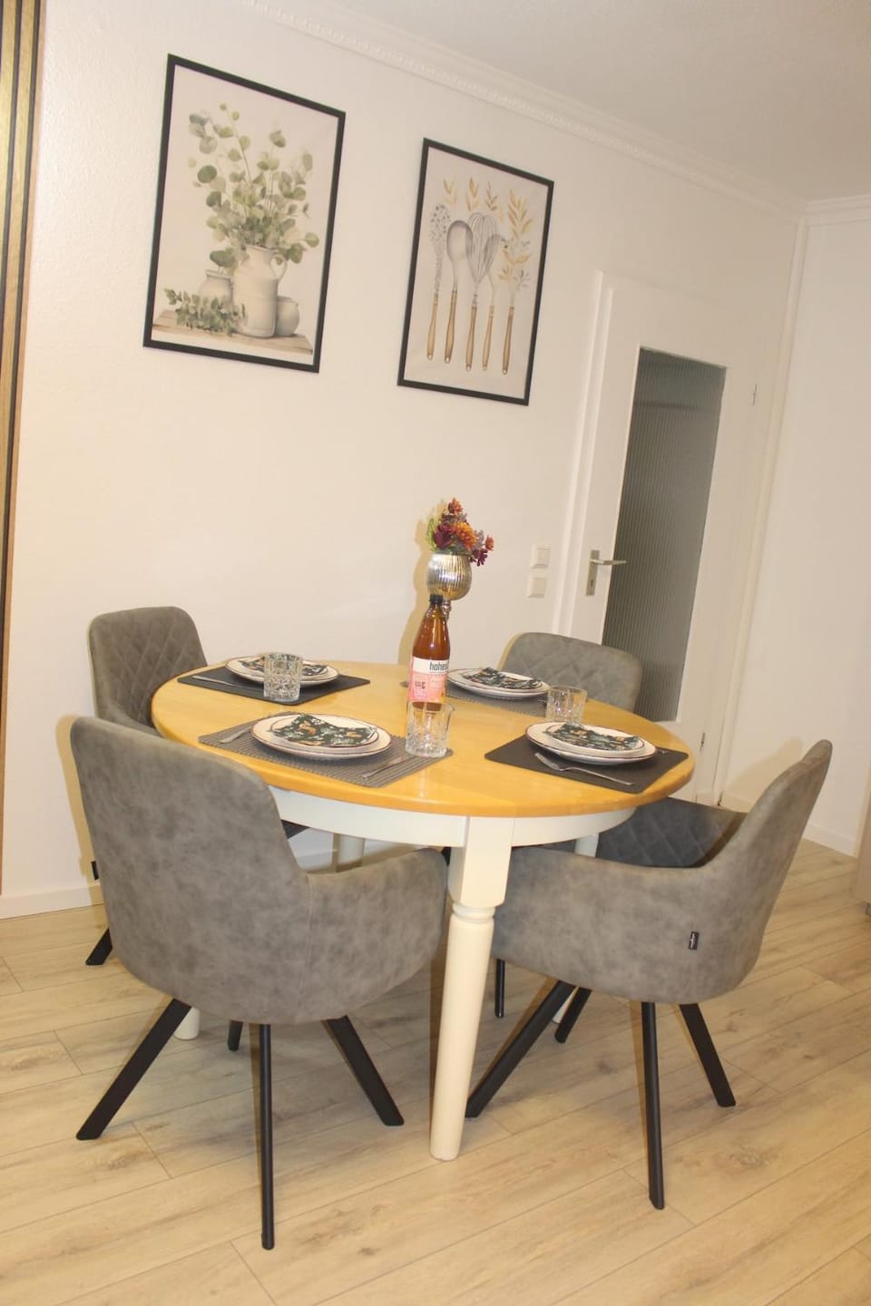 Dining area, Food