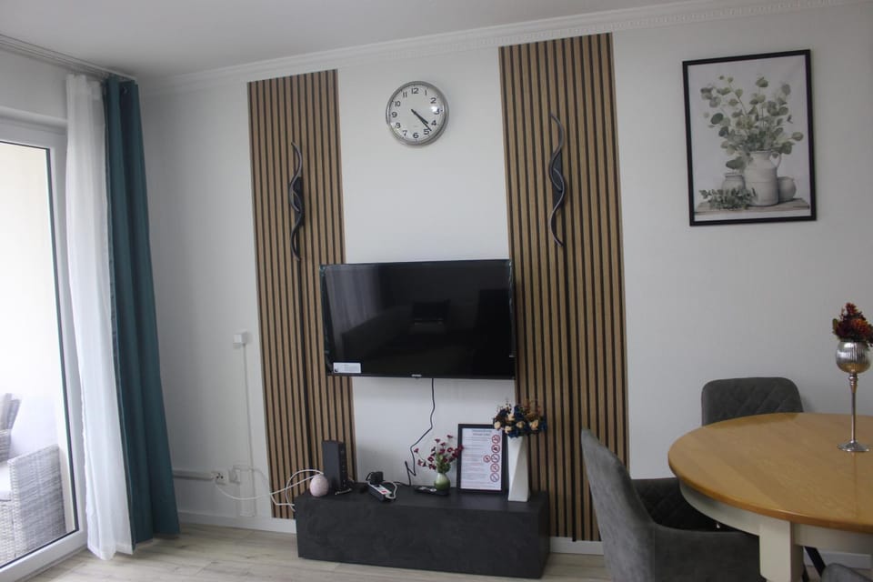 Communal lounge/ TV room, TV and multimedia, Living room