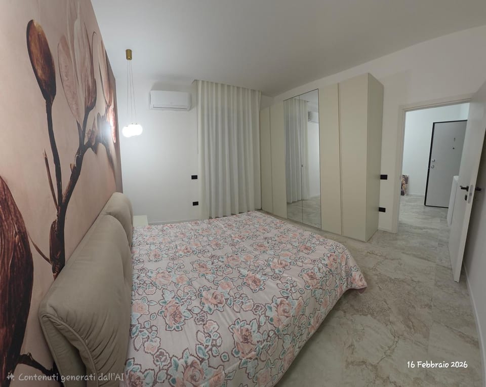 Photo of the whole room, Bedroom, wardrobe