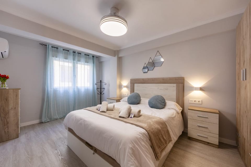 Bed, Photo of the whole room, Bedroom, towels, air conditioner
