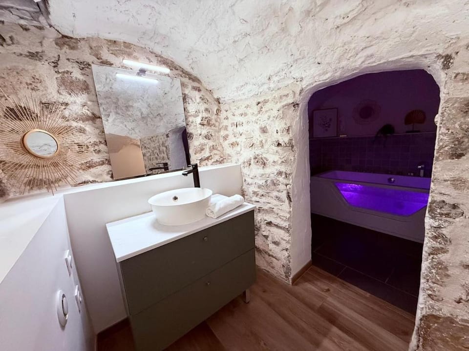 Charité 3 - Love Room Spa - Place Bellecour Apartment in Lyon
