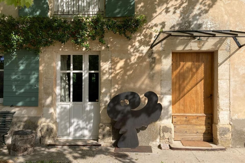 Property building, Facade/entrance, Day