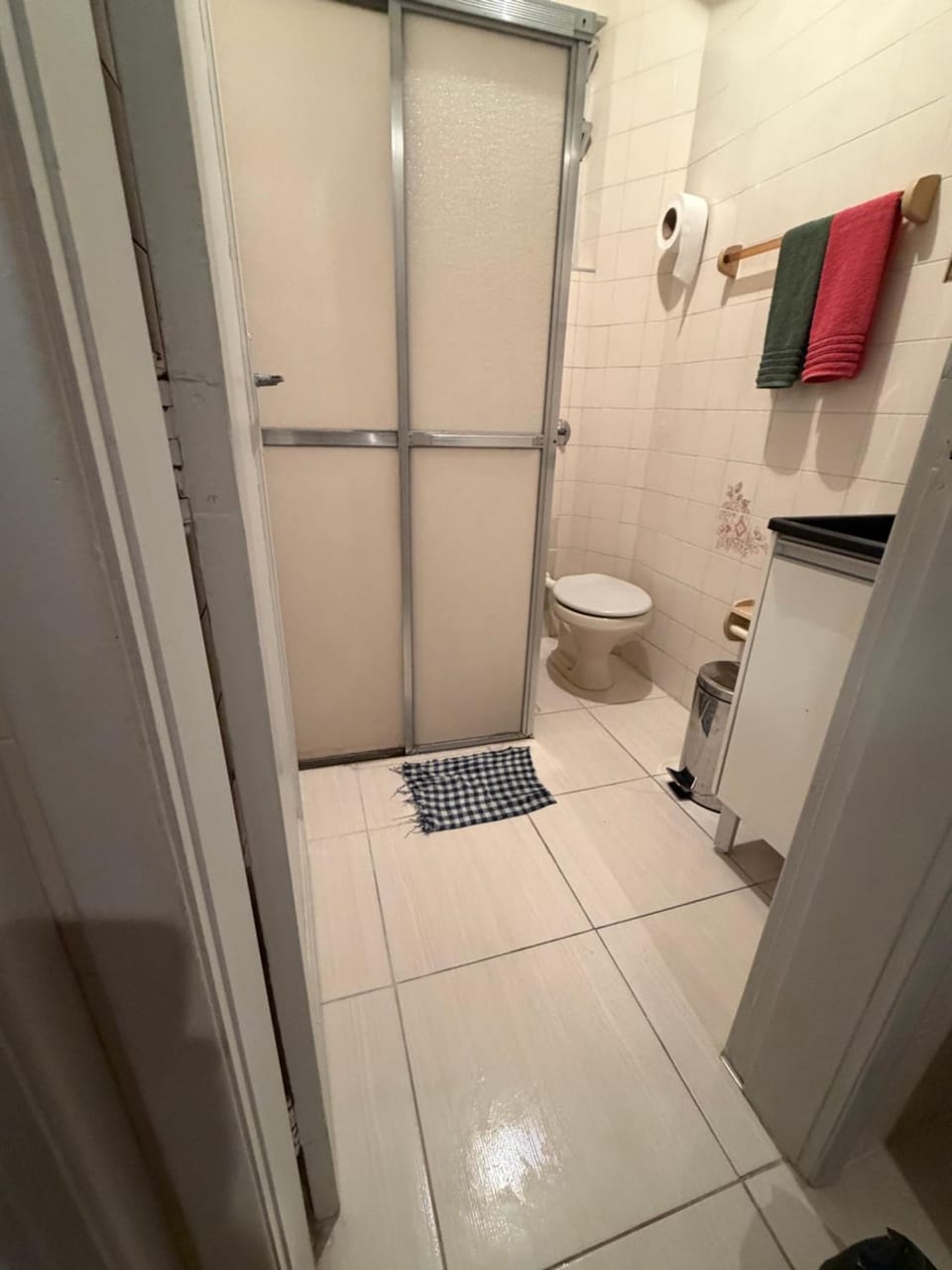 Shower, Toilet, Bathroom, towels