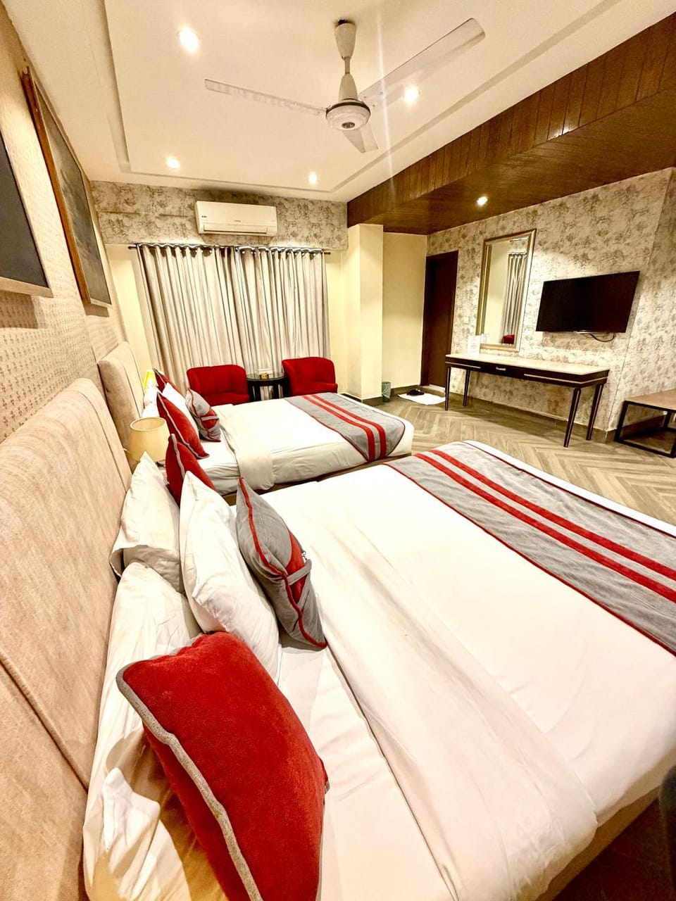 Photo of the whole room, Bedroom