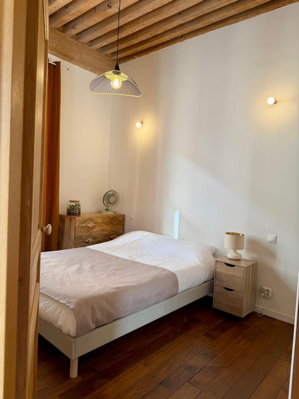 Bed, Photo of the whole room, Bedroom