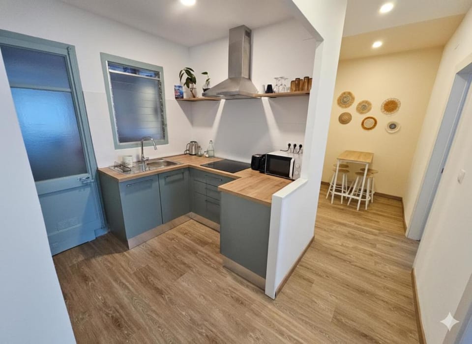 Kitchen or kitchenette, Kitchen or kitchenette, Dining area, oven, stove