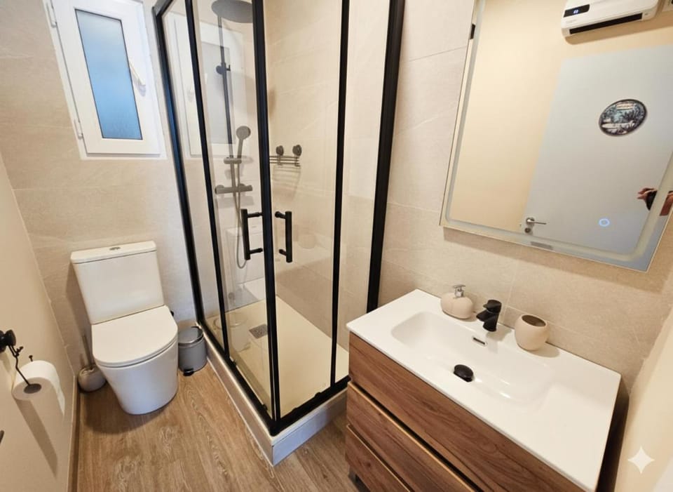 Shower, Bathroom, towels