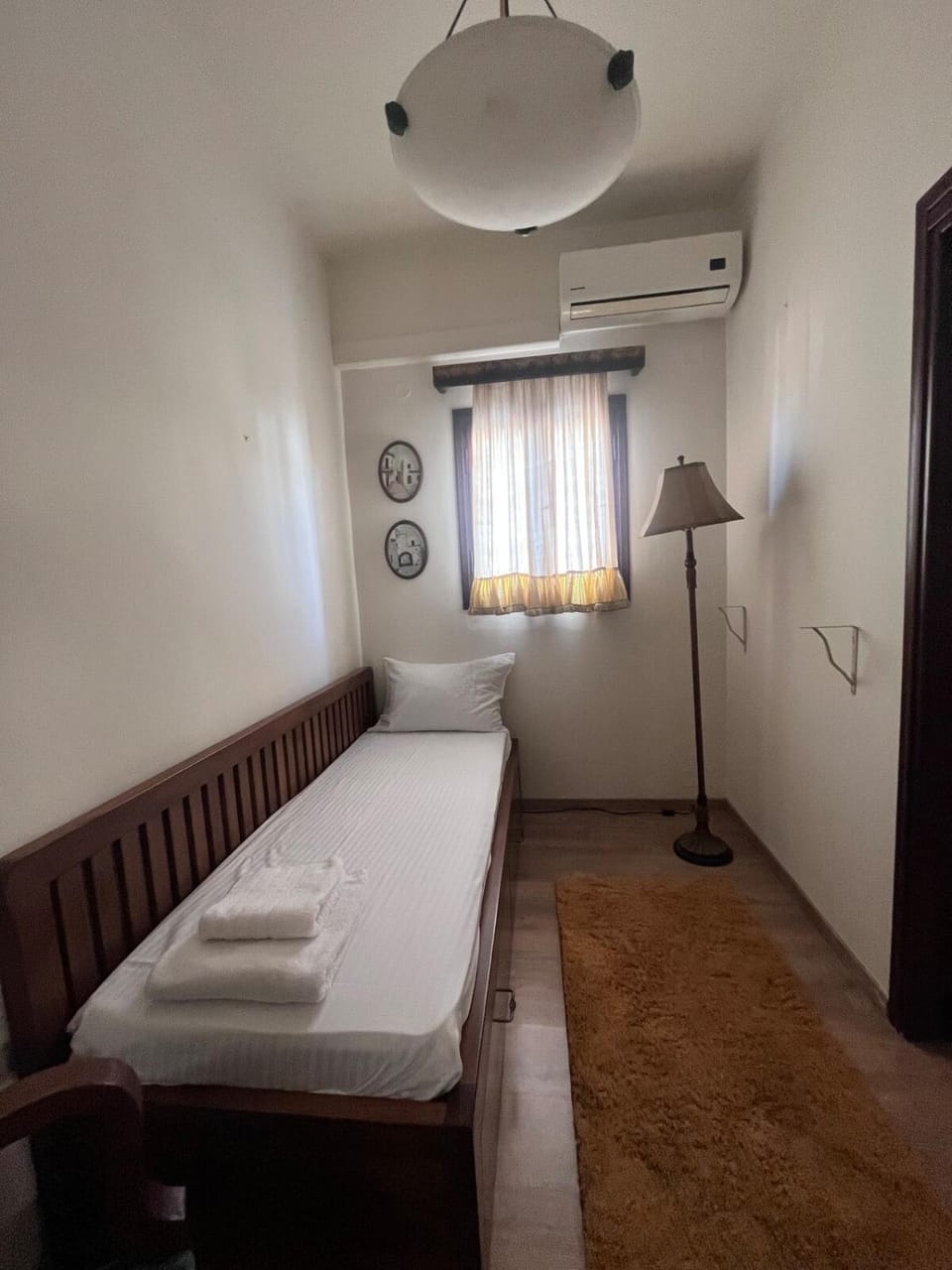 Photo of the whole room, air conditioner