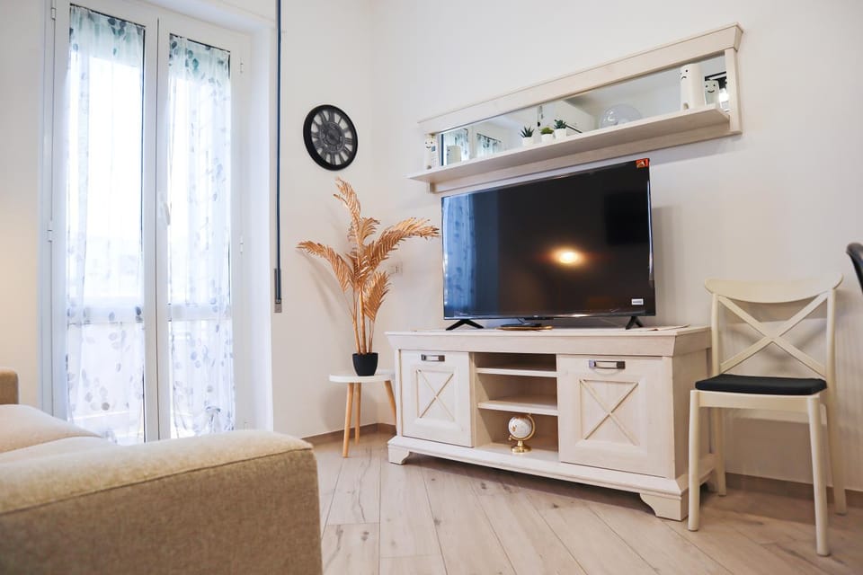 Communal lounge/ TV room, TV and multimedia, Living room