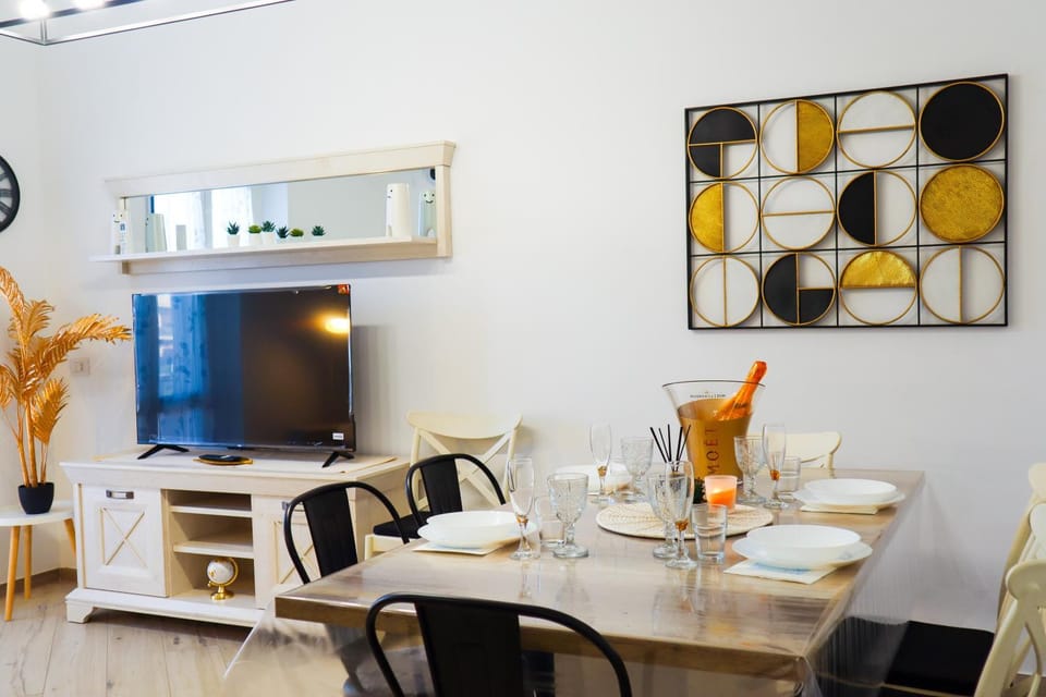 Living room, Dining area