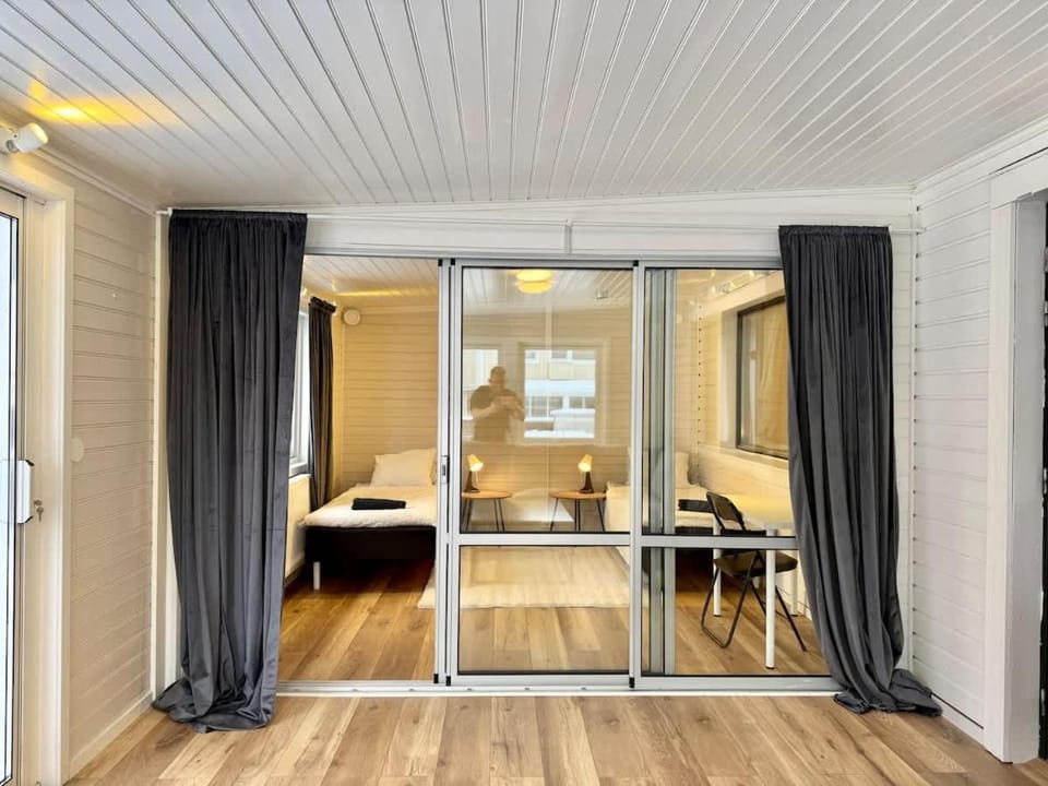 Workers Premium Villa - 5 BR - 10 Beds - Parking House in Gothenburg