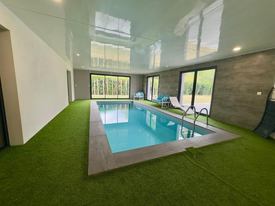 Villa - piscine intérieur chauffée - jardin clos Villa in Bourgogne-Franche-Comté