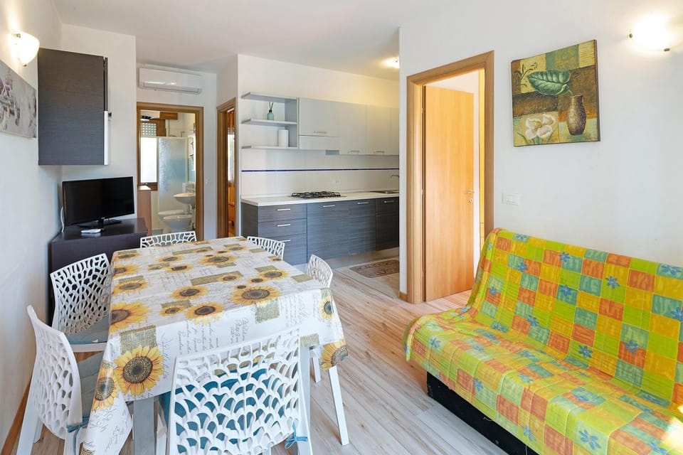 Property building, Kitchen or kitchenette, Living room