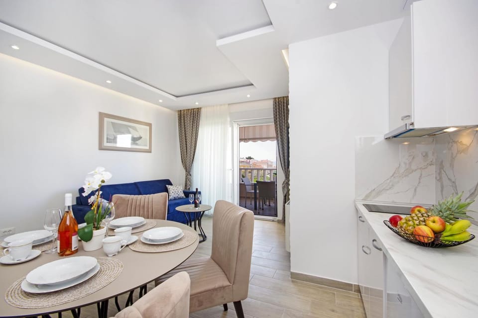 Stella Maris Promajna - Pool, Jacuzzy & Beach Nearby Apartment in Split-Dalmatia County