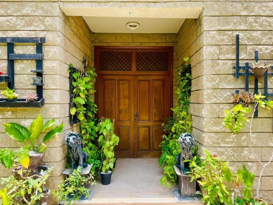 Facade/entrance