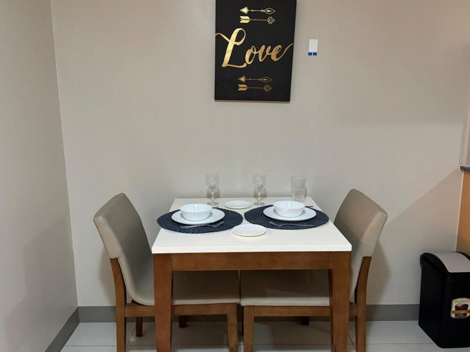 BGC Luxe Condo I Facing Grand Hyatt & Uptown Mall Apartment in Makati