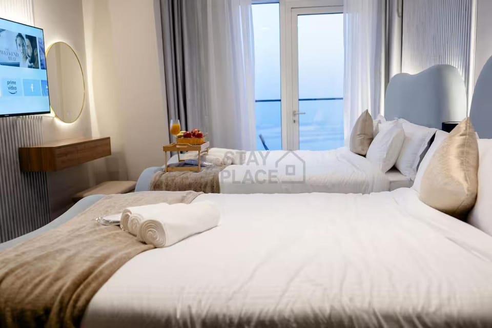 Bed, TV and multimedia, Photo of the whole room, Bedroom, towels