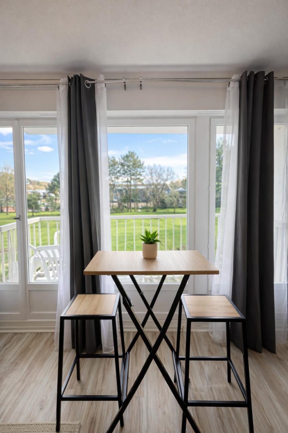 Natural landscape, View (from property/room), Balcony/Terrace, Dining area