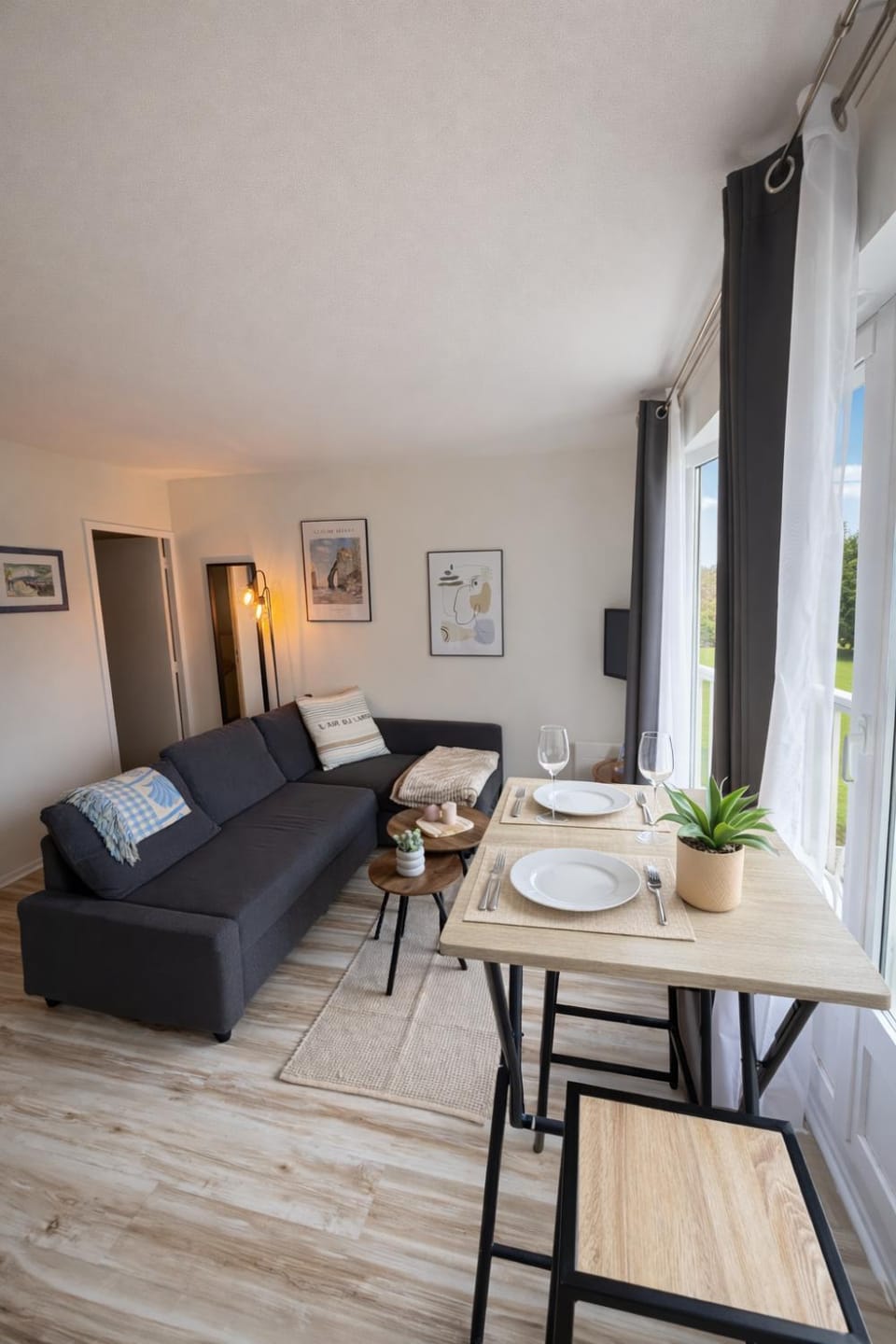 TV and multimedia, Living room, Dining area